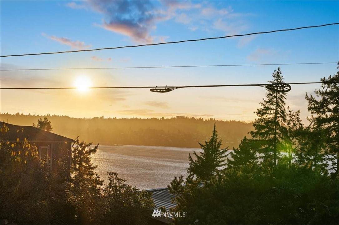 3008 70th Avenue - Photo 1