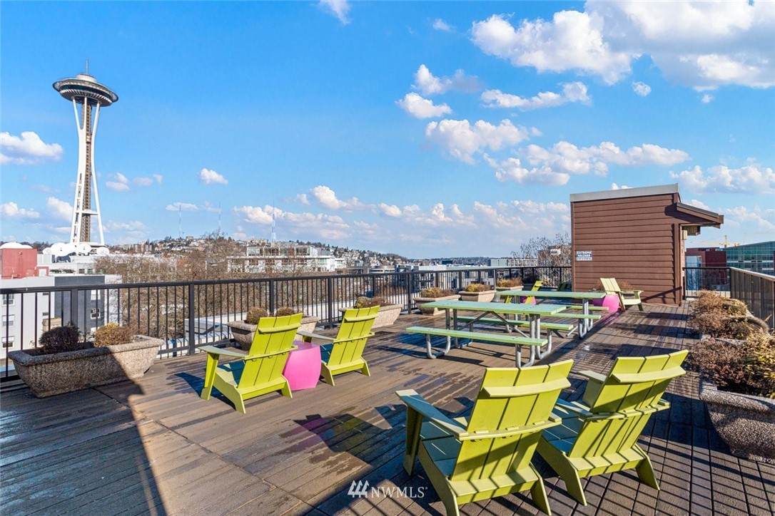 425 Vine Street - Photo 1
