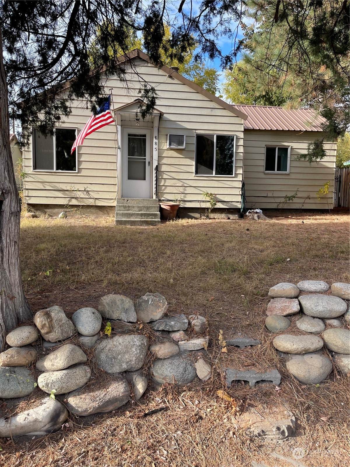 685 2nd Avenue - Photo 1