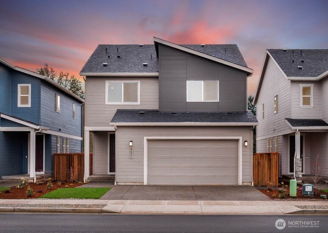 451 32nd Street - Photo 1