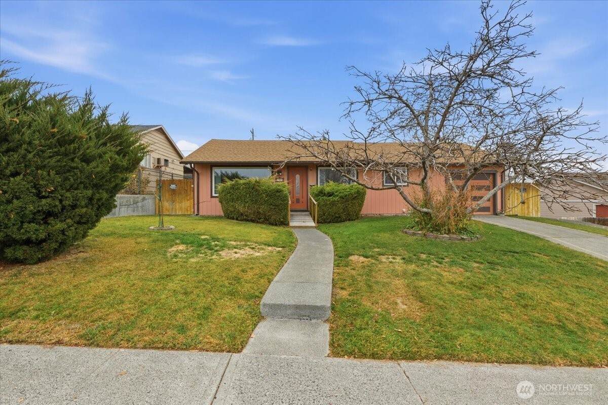 614 Loop Drive - Photo 1