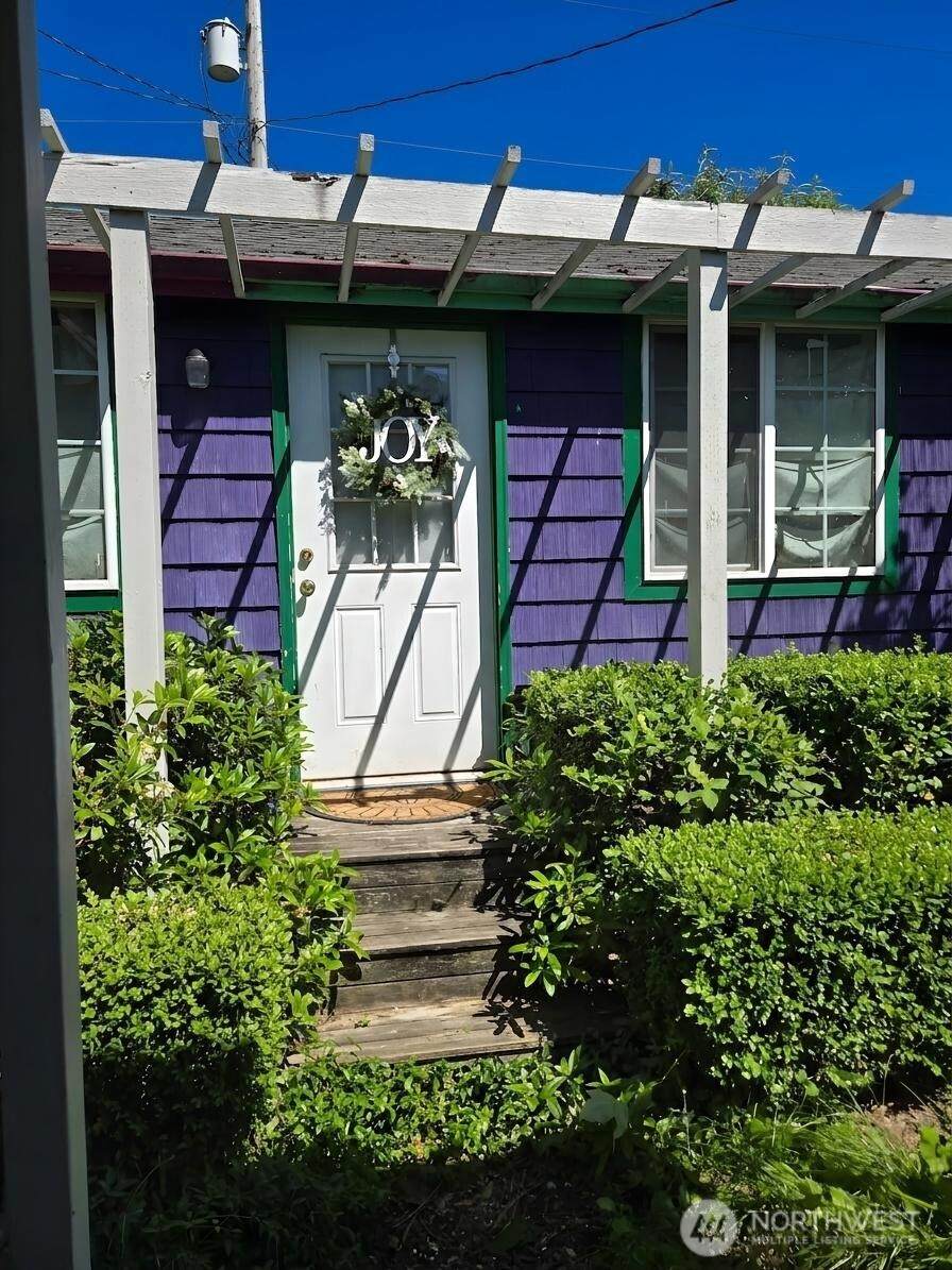 208 F Street - Photo 1