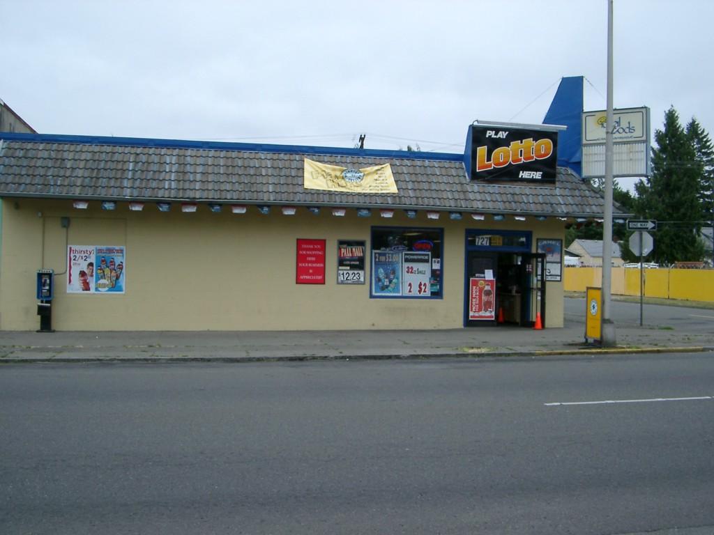 727 Tower Ave - Photo 1