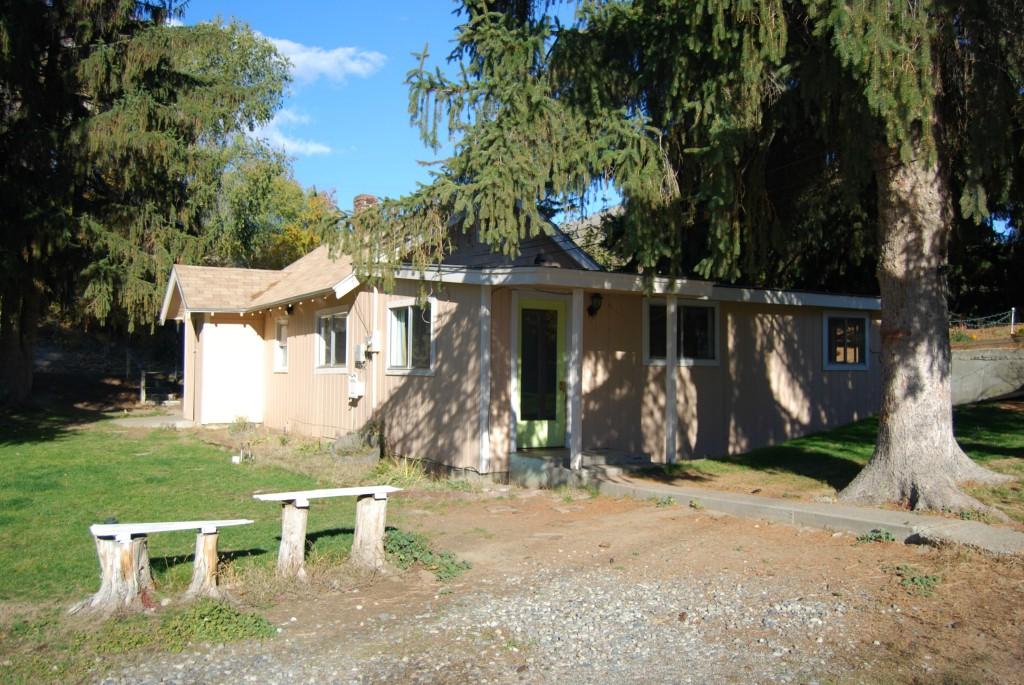 614 Wapato Ave - Photo 1