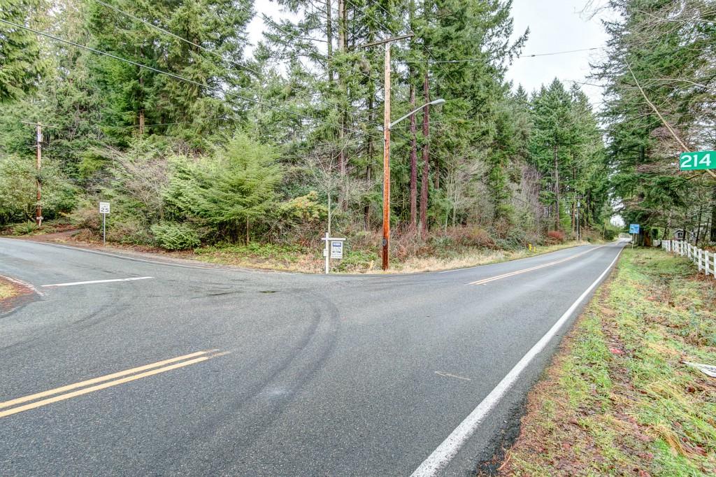 742 214th Ave - Photo 1