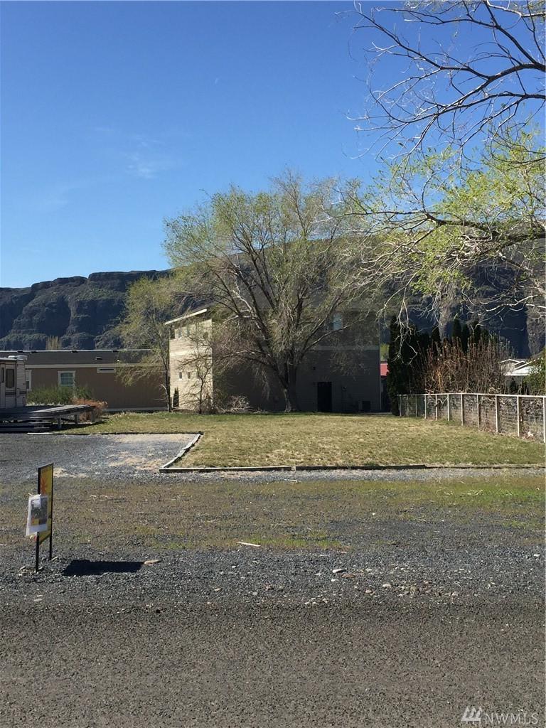 970 Hunter Ave - Photo 1