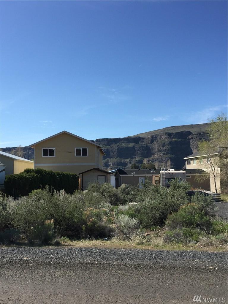 978 Hunter Ave - Photo 1
