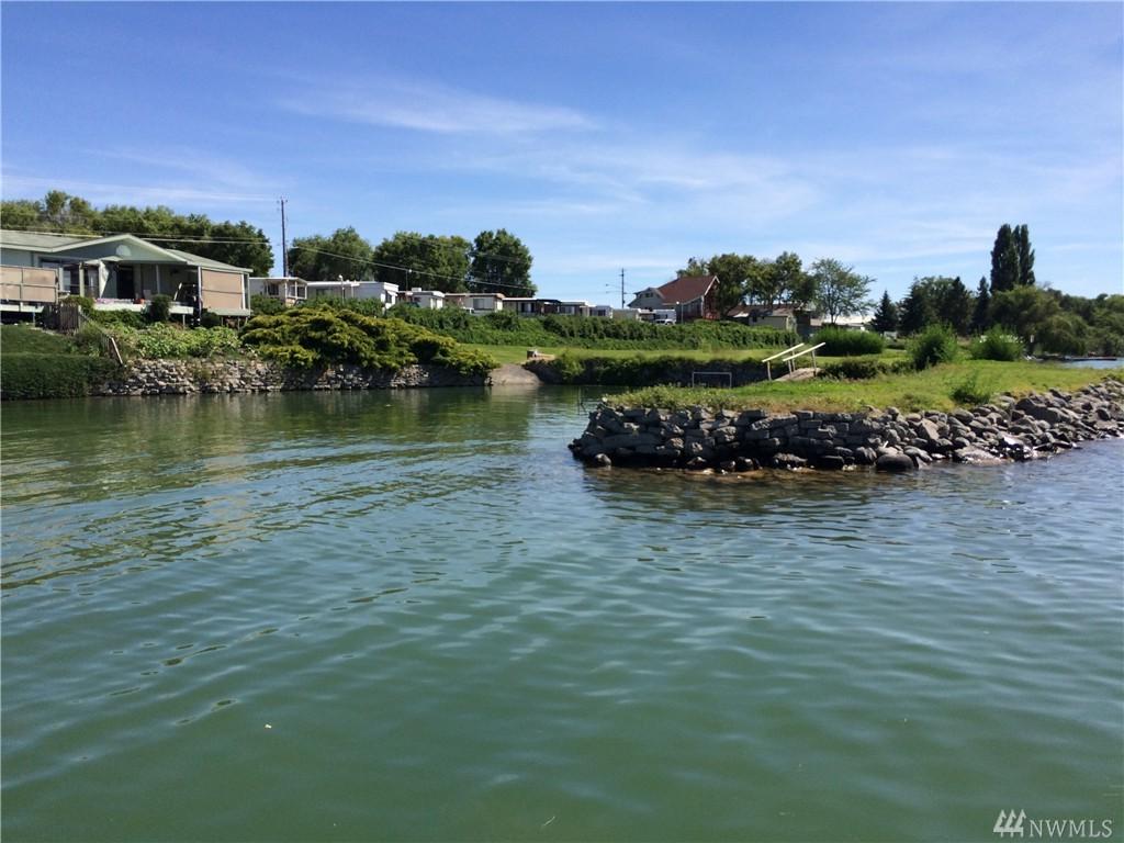 1908 Marina Dr - Photo 1