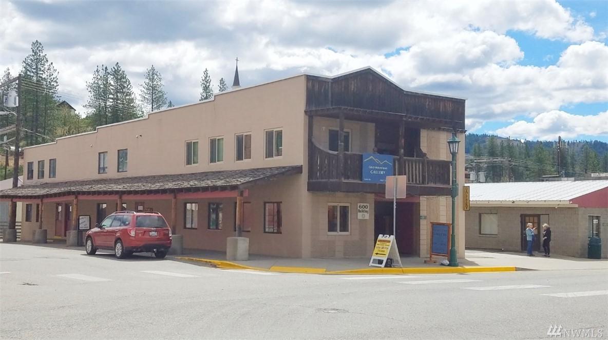 600 Clark Ave - Photo 1