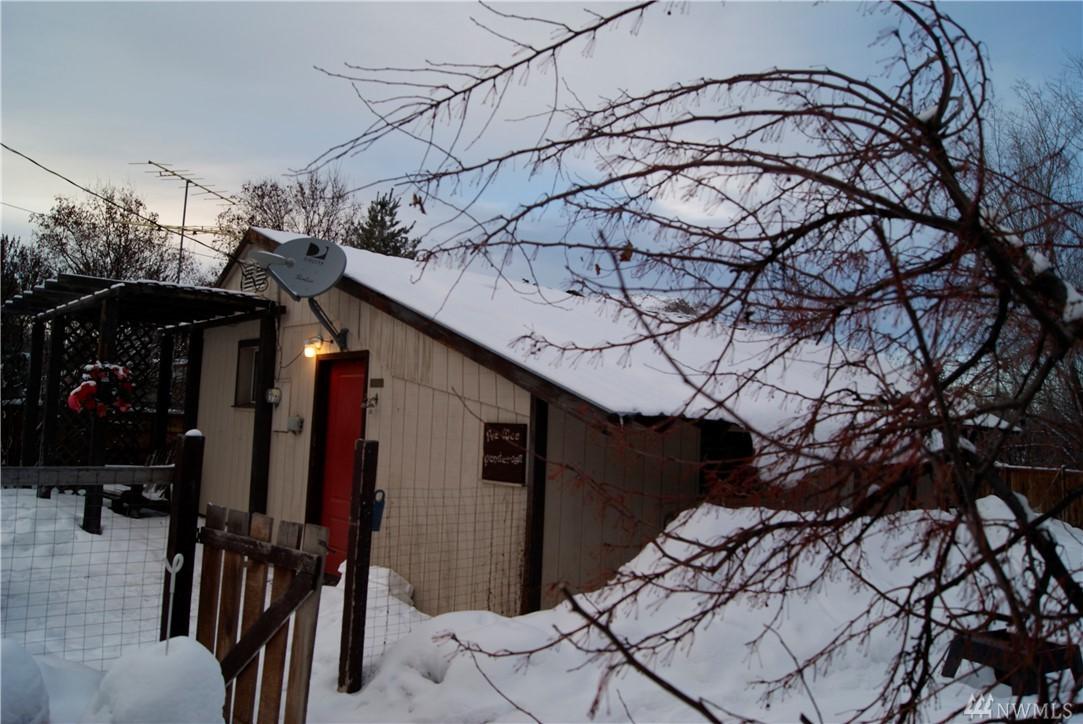 418 Twisp Ave - Photo 1