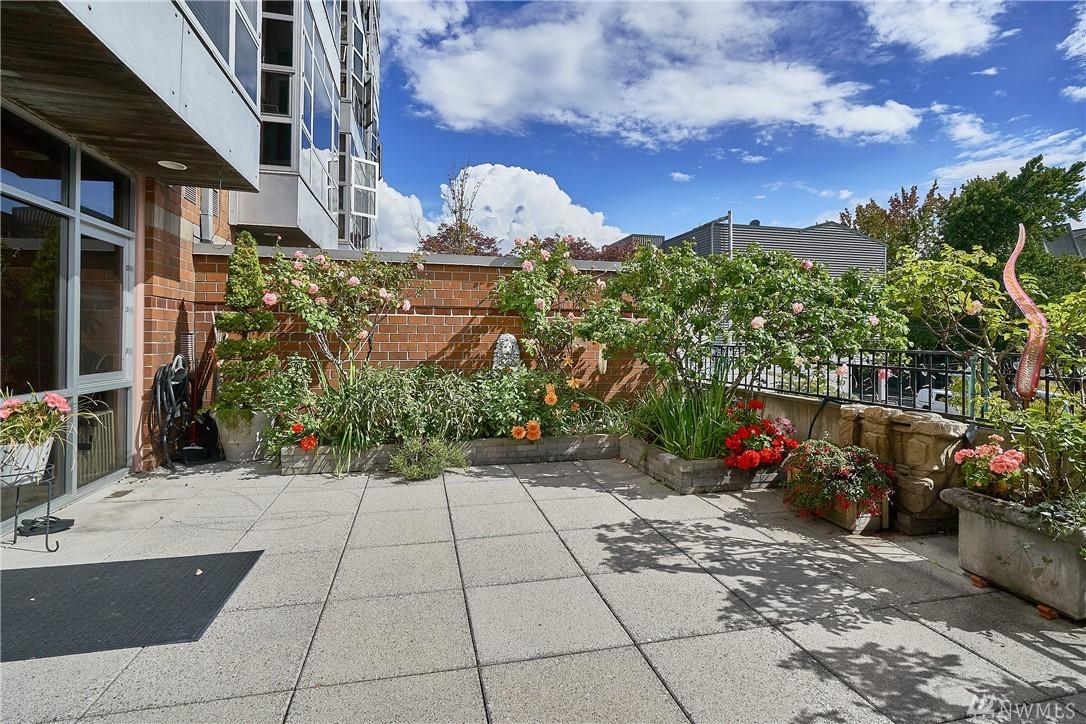 720 Queen Anne Ave - Photo 1