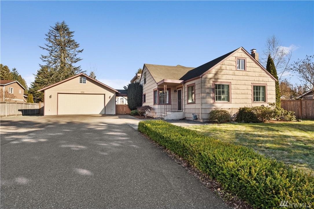 1715 Pine Ave - Photo 1