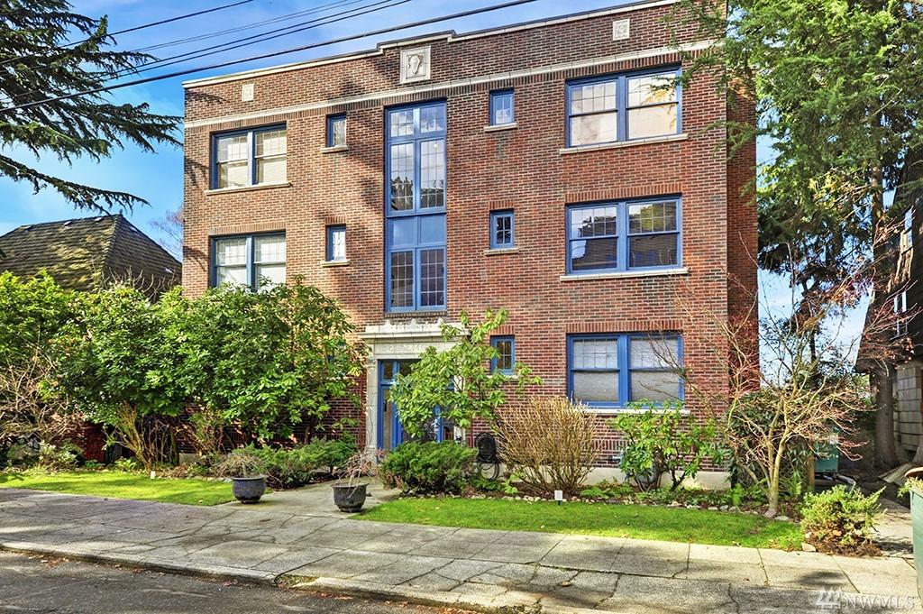 711 Belmont Place - Photo 1