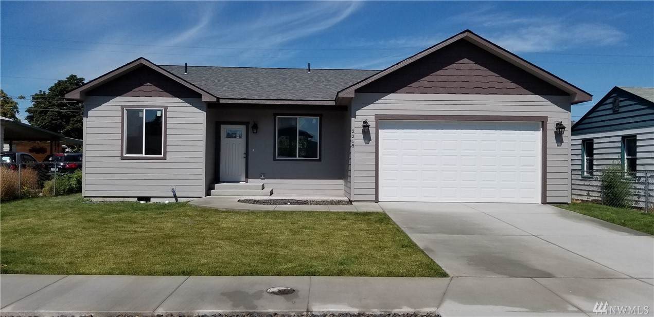 2218 Spruce St - Photo 1