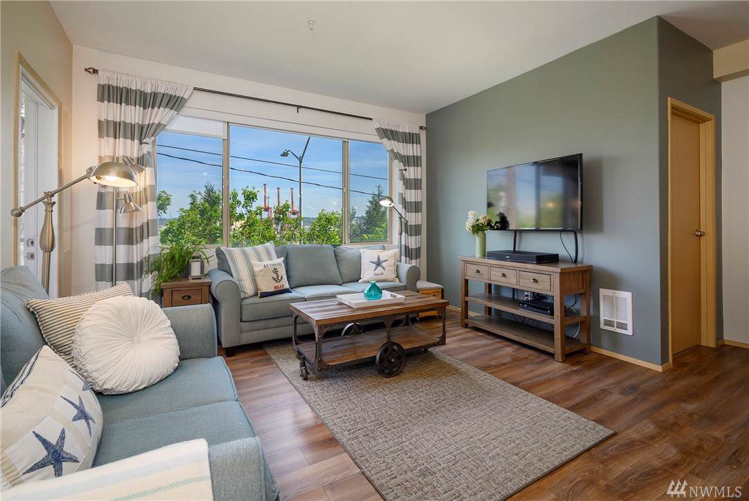 3213 Harbor Ave - Photo 1