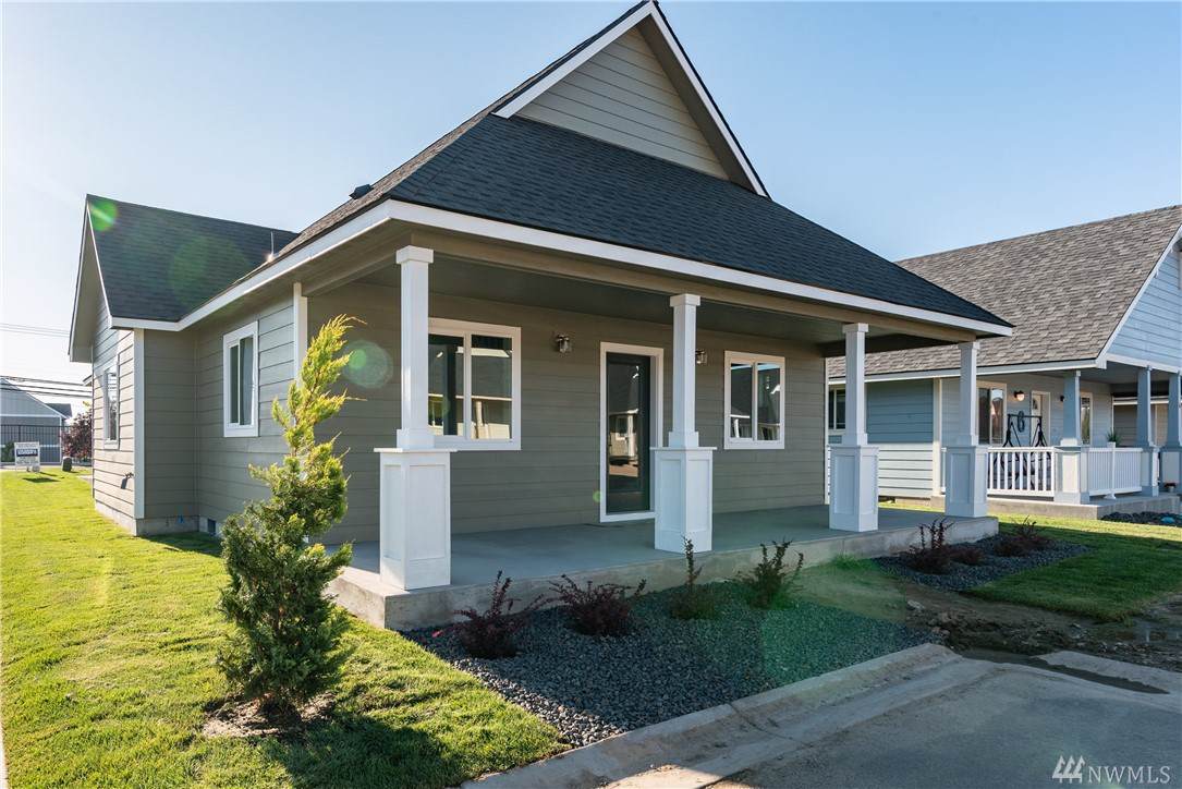 123 9th Ave - Photo 1