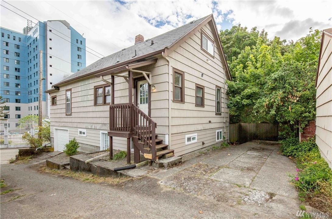 2212 1st St - Photo 1