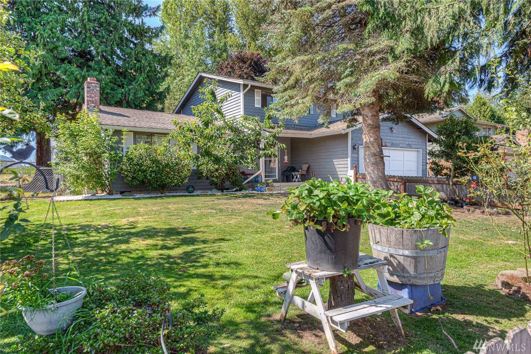 1820 Sandalwood Ct - Photo 1