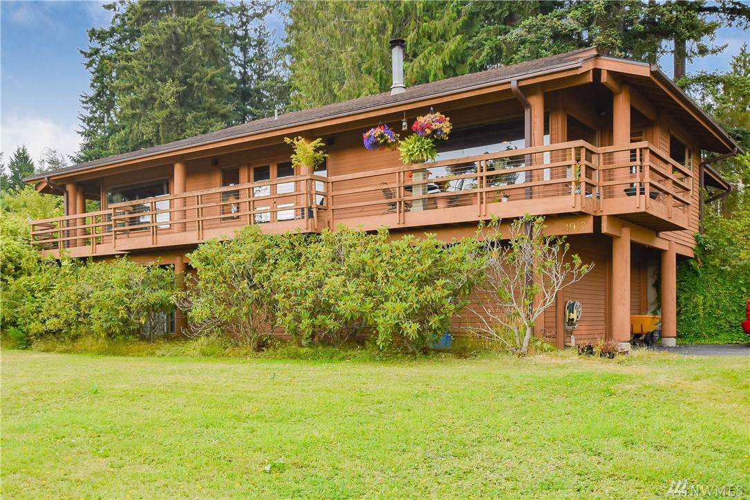 4917 Ocean Ave - Photo 1