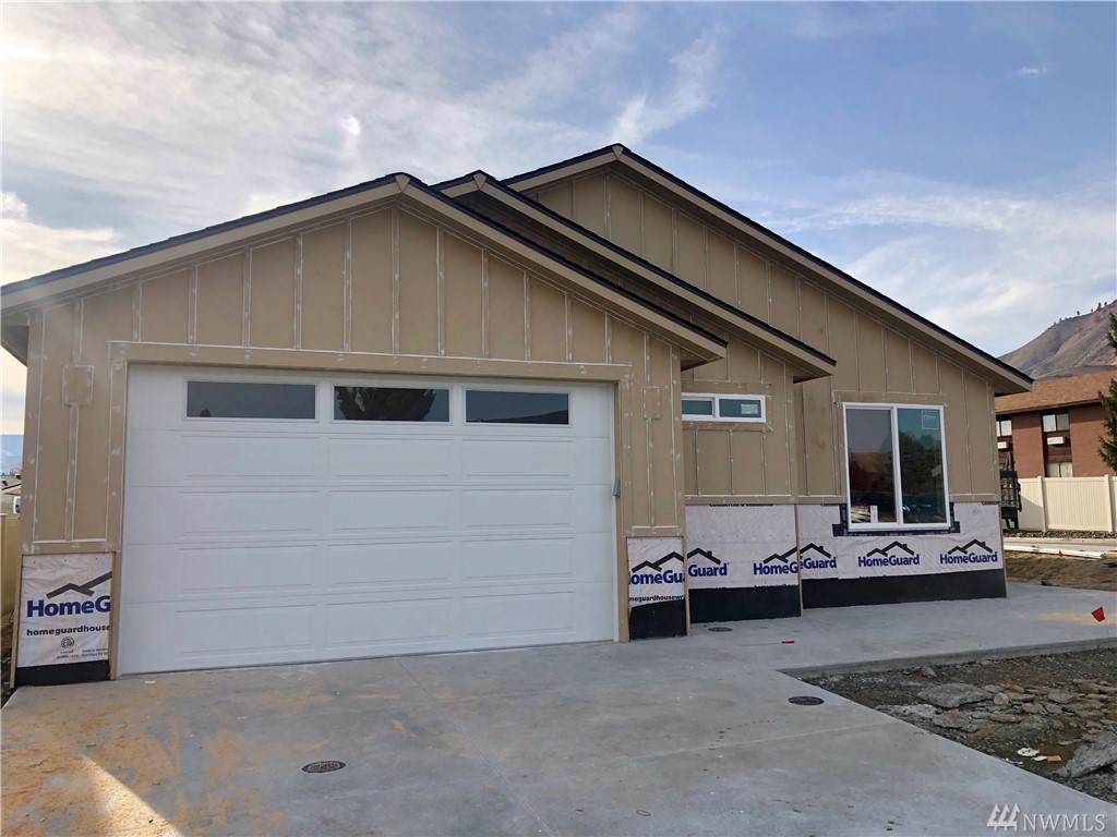 226 Pershing Cir - Photo 1