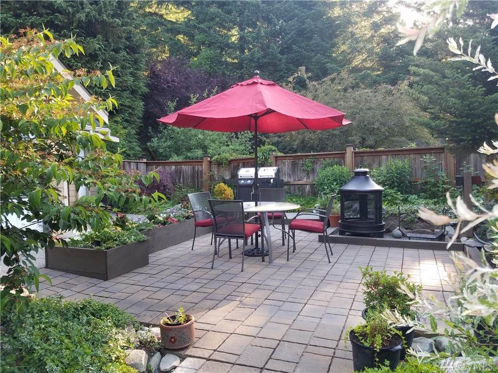 131 Maple Place - Photo 1