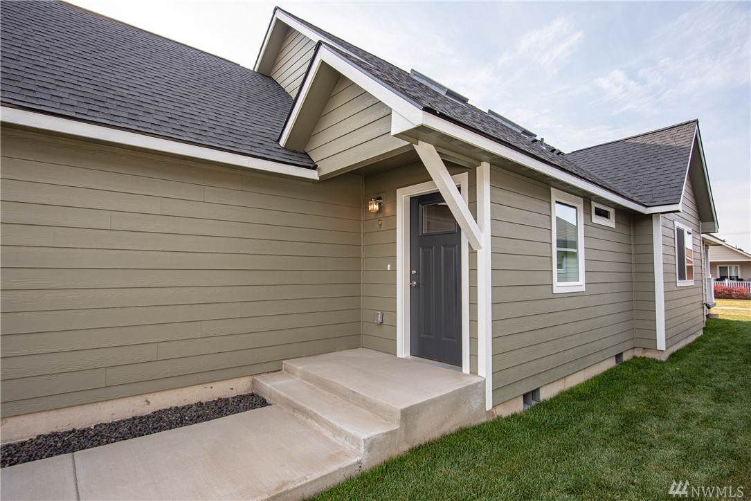 123 9th Ave - Photo 1