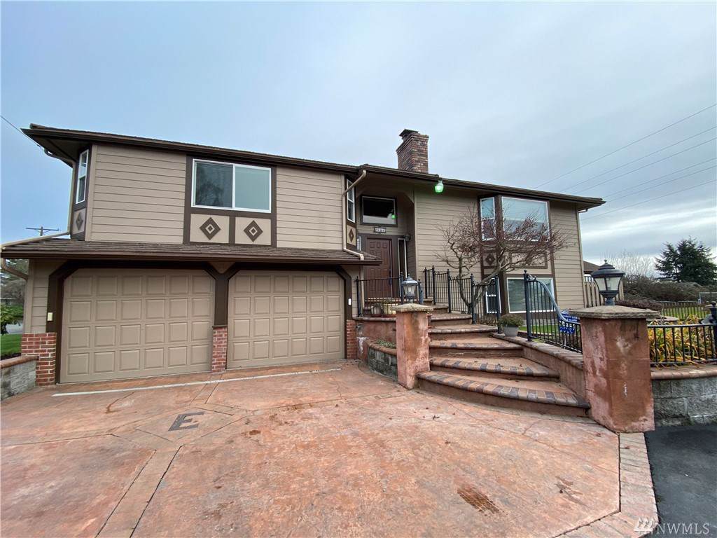 2737 50th Ave - Photo 1
