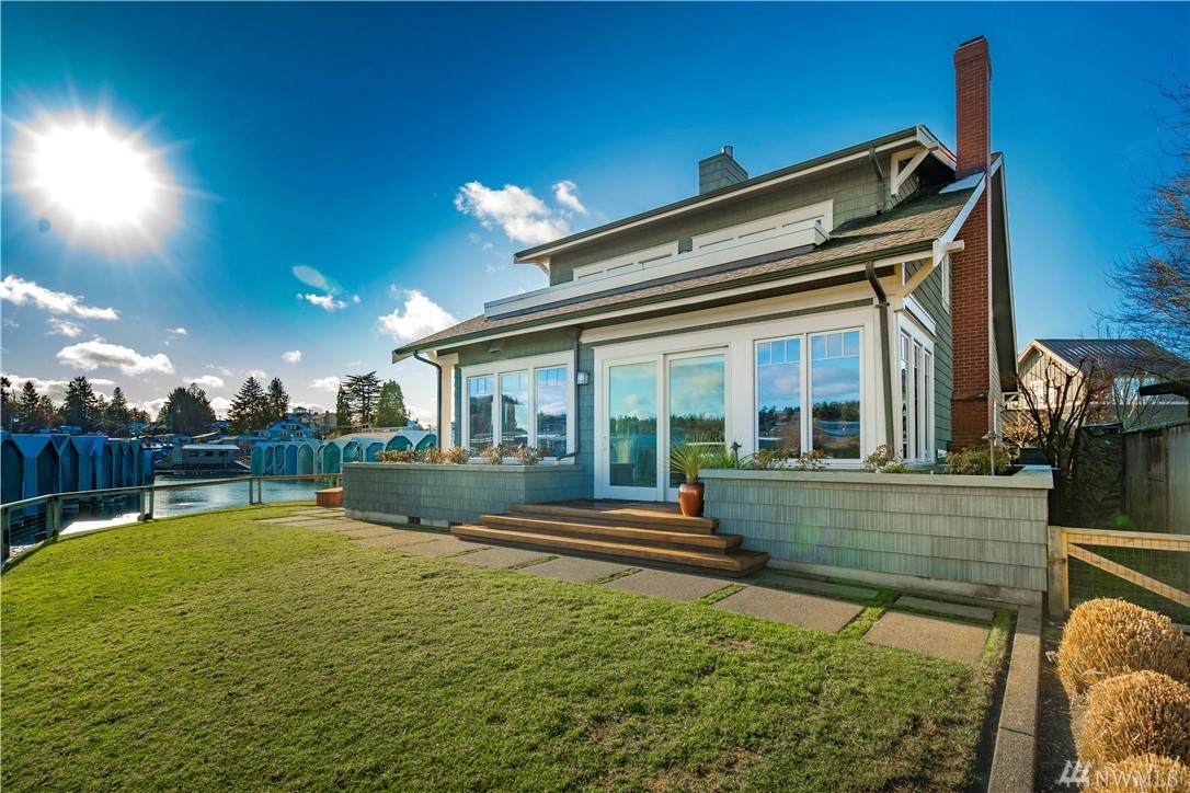 1805 Day Island Blvd - Photo 1