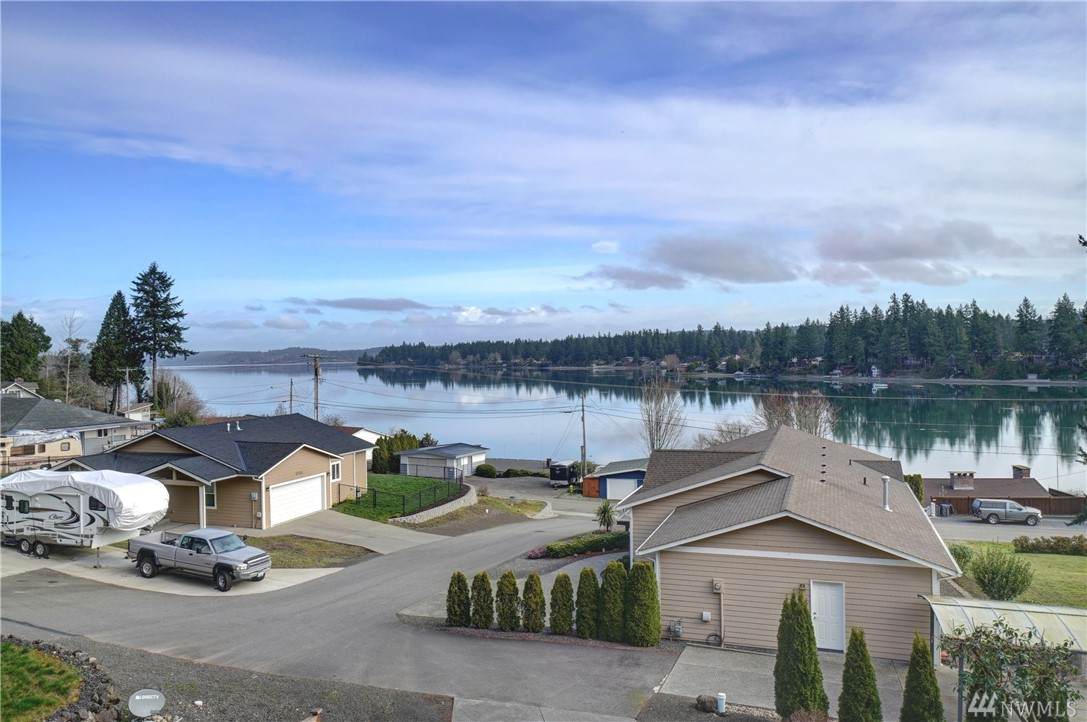 1709 Shorewood Drive - Photo 1
