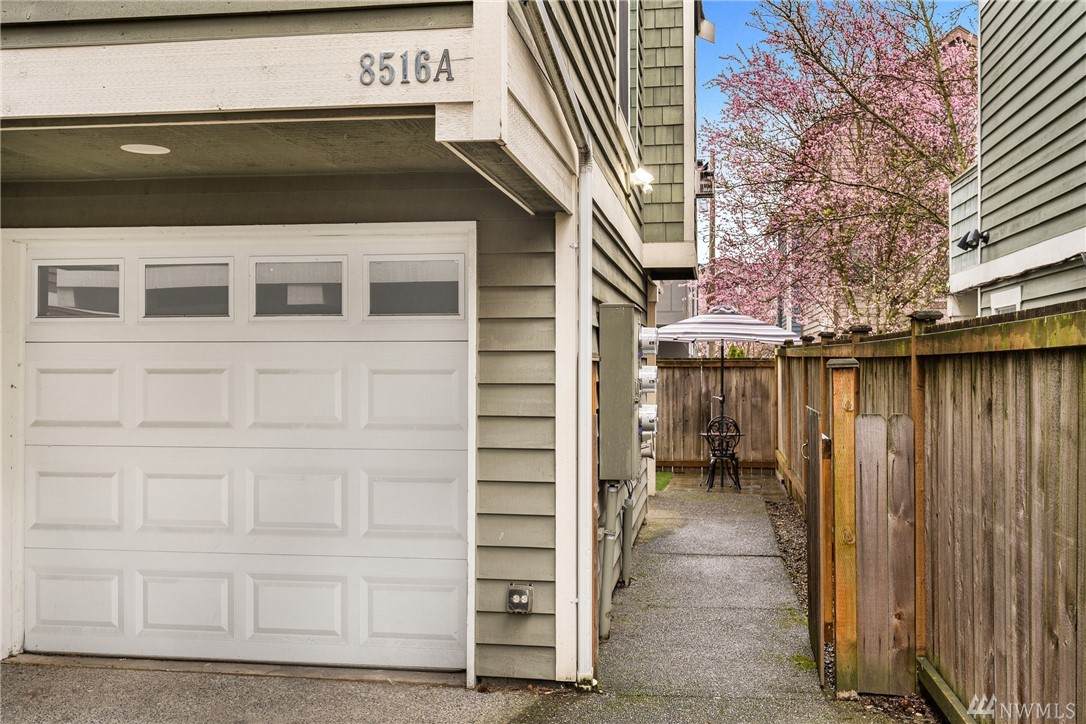 8516 Nesbit Ave - Photo 1
