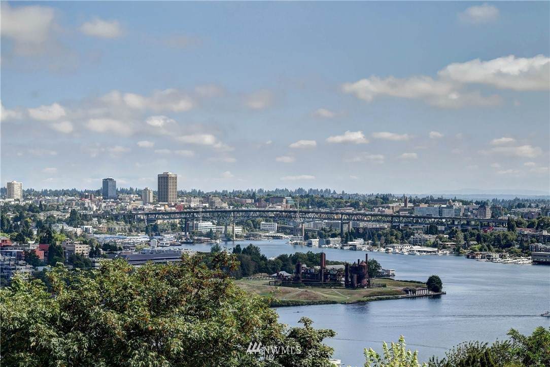 559 Mcgraw Street - Photo 1