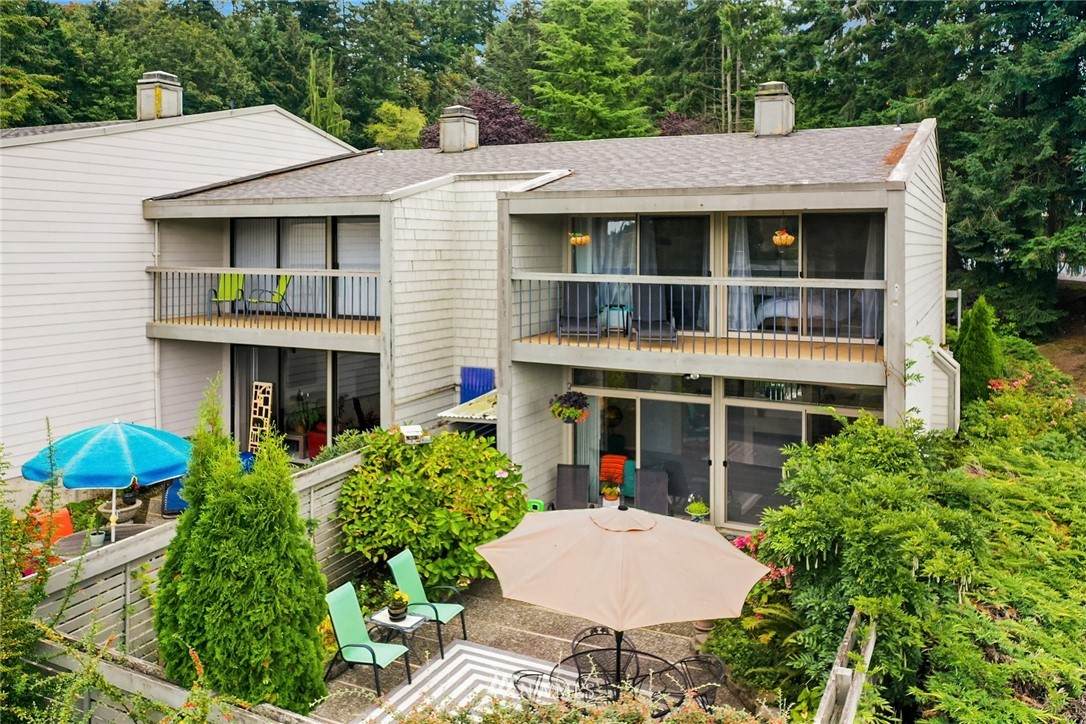 22711 Lakeview Drive - Photo 1