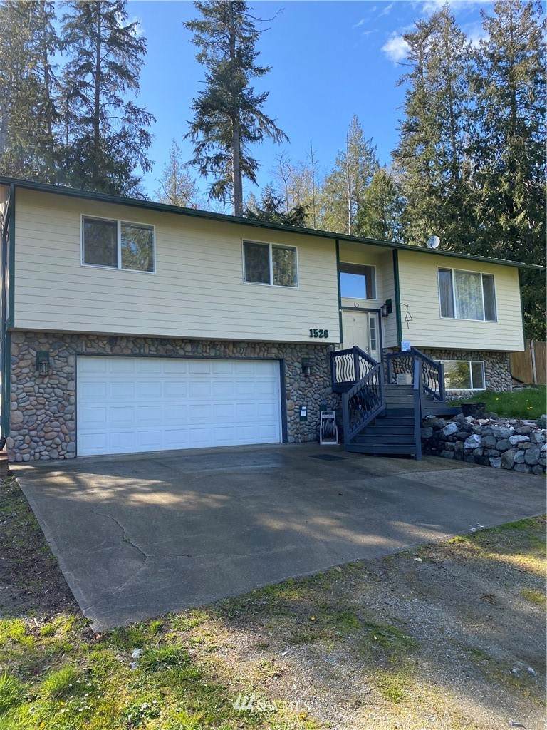 1526 Lake Drive - Photo 1