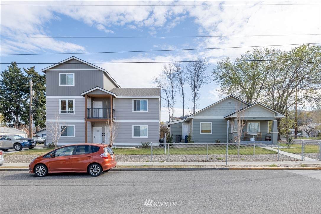 921 3rd Street - Photo 1