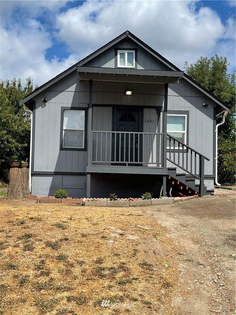 2001 37th Street - Photo 1