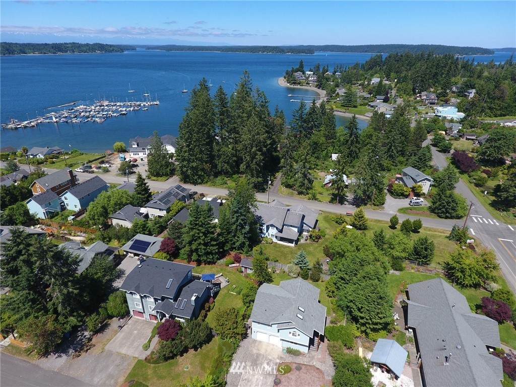 446 72nd Way - Photo 1