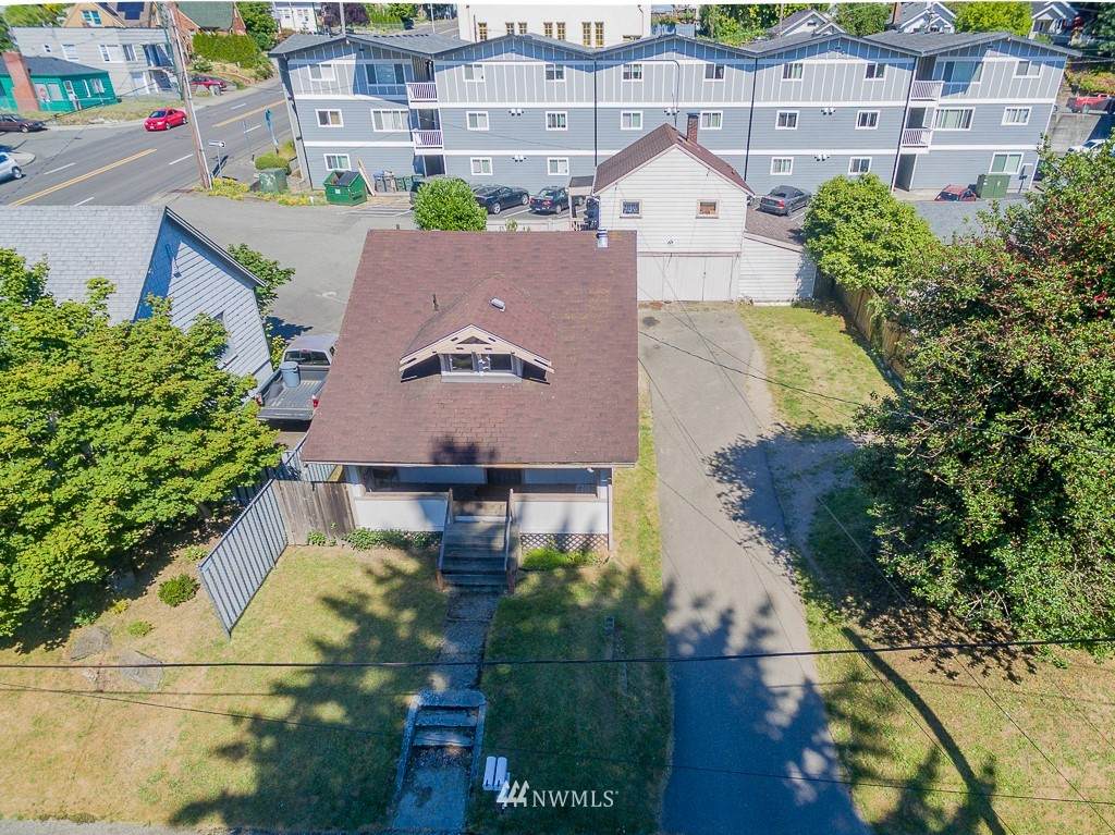 142 Rainier Avenue - Photo 1