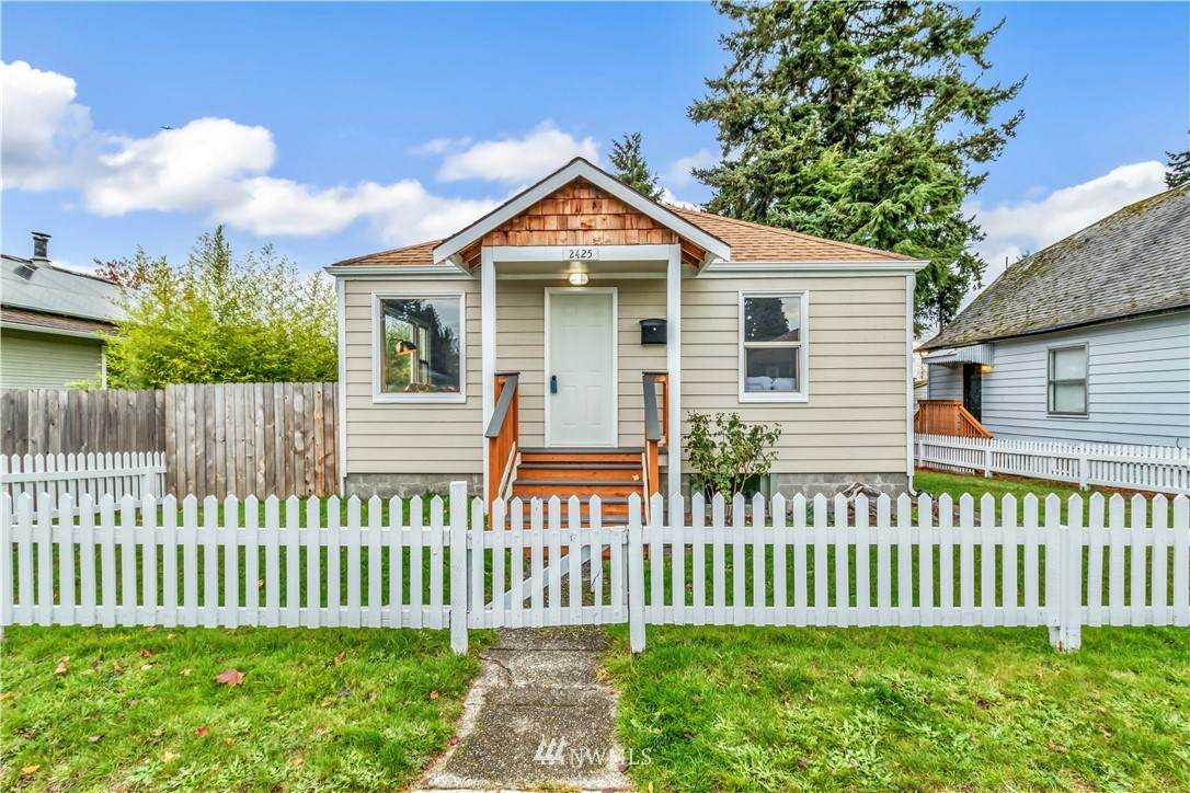 2425 Pine Street - Photo 1