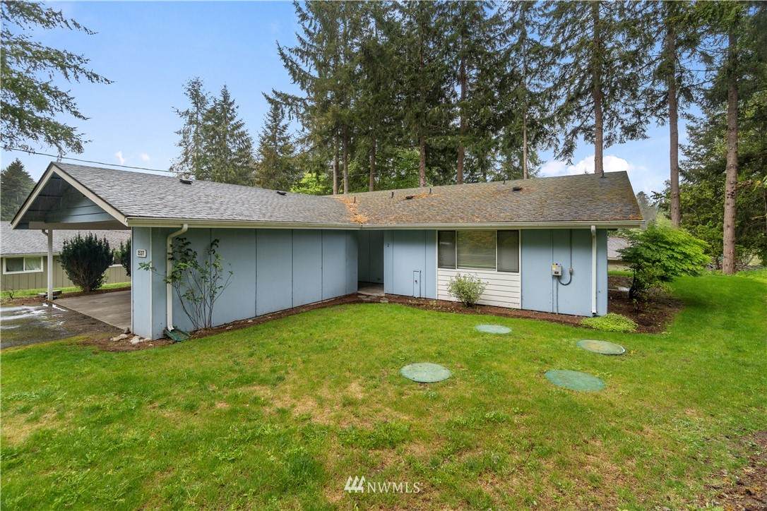 1527 65th Avenue - Photo 1