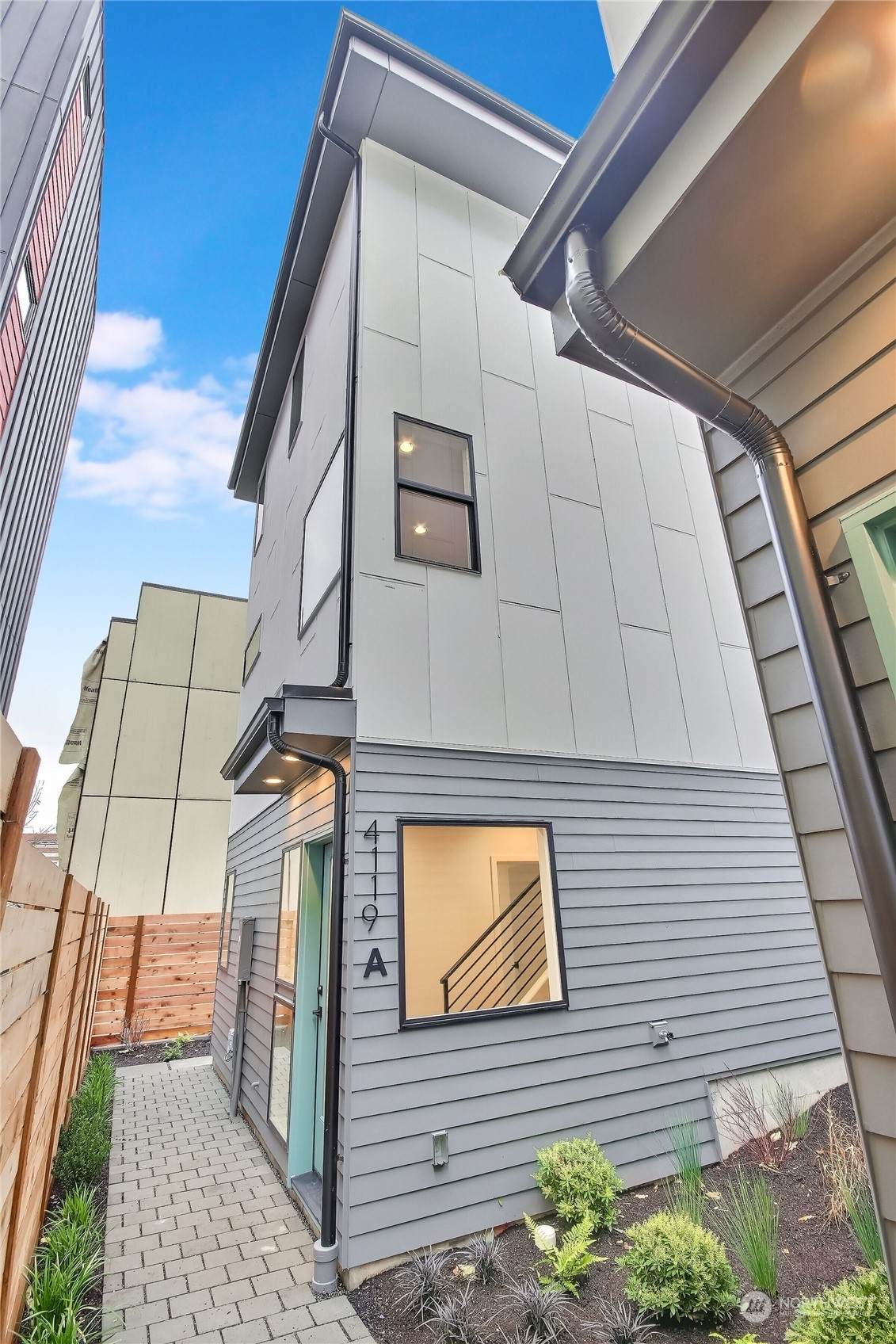 4119 Wallingford Avenue - Photo 1