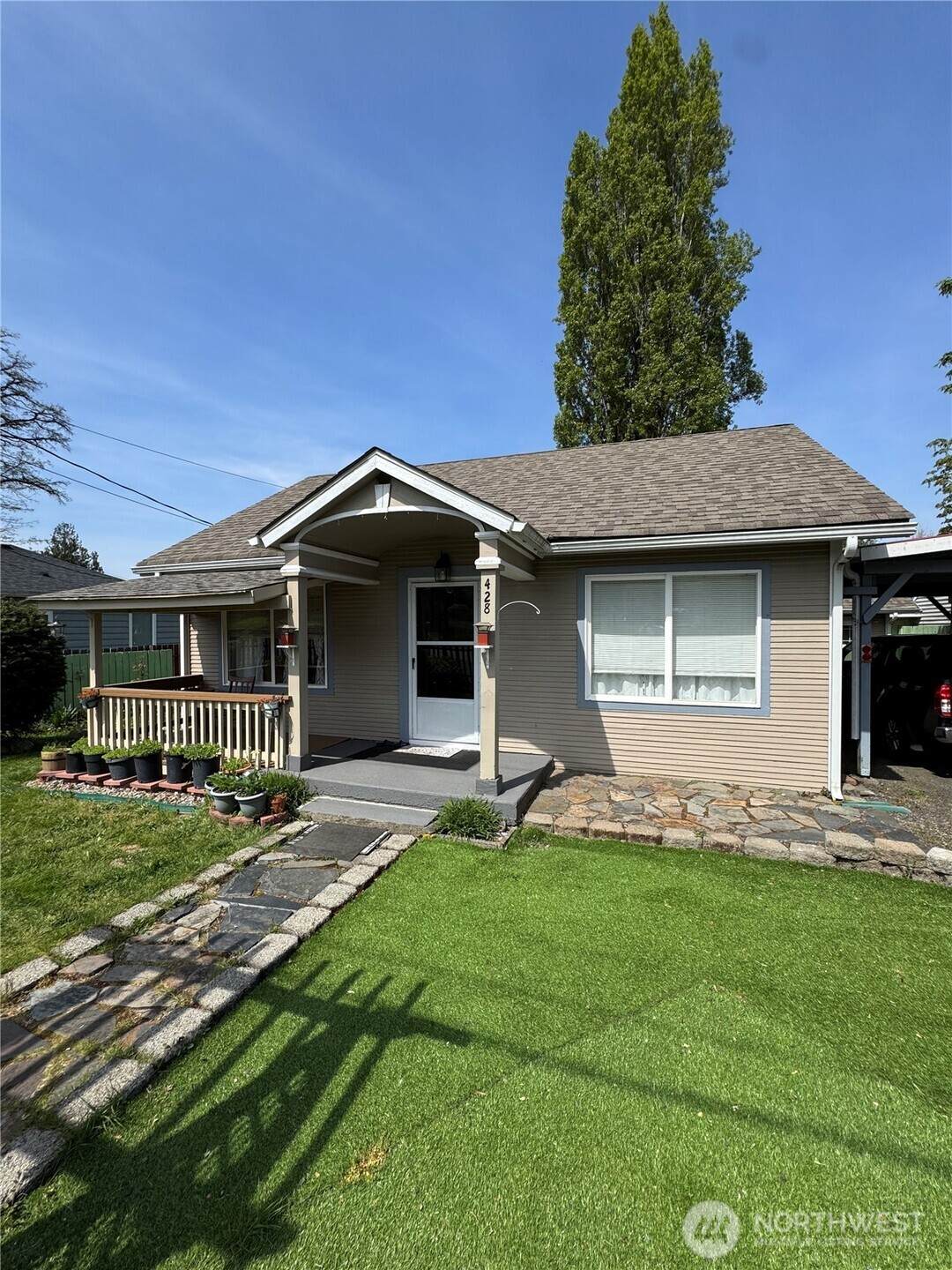 428 Ellinor Avenue - Photo 1