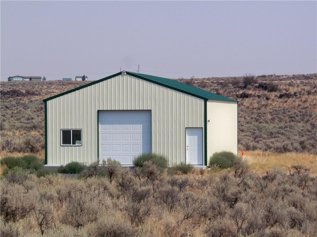 3335 Hackamore Dr - Photo 1
