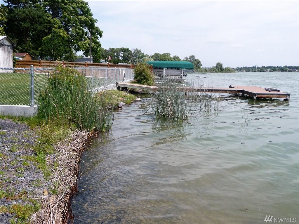 2131 Lakeside Dr - Photo 1