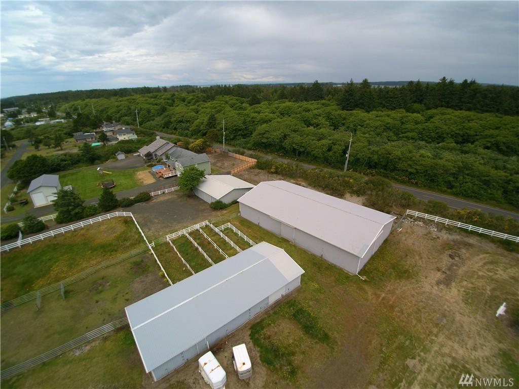 1044 Chester Ave - Photo 1