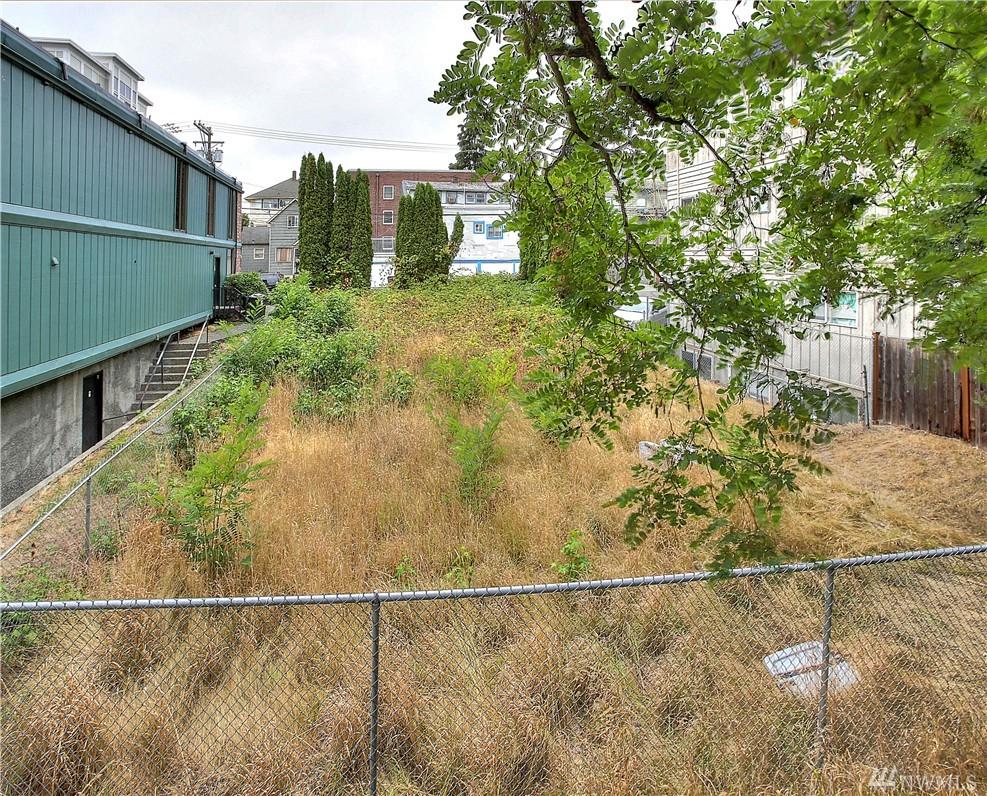 810 Yakima Ave - Photo 1
