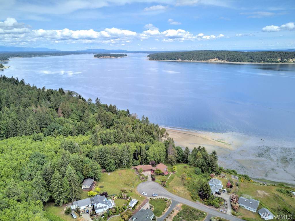 220 Smith Cove Wy - Photo 1