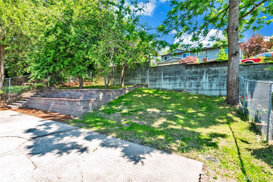 6602 49th Ave - Photo 1