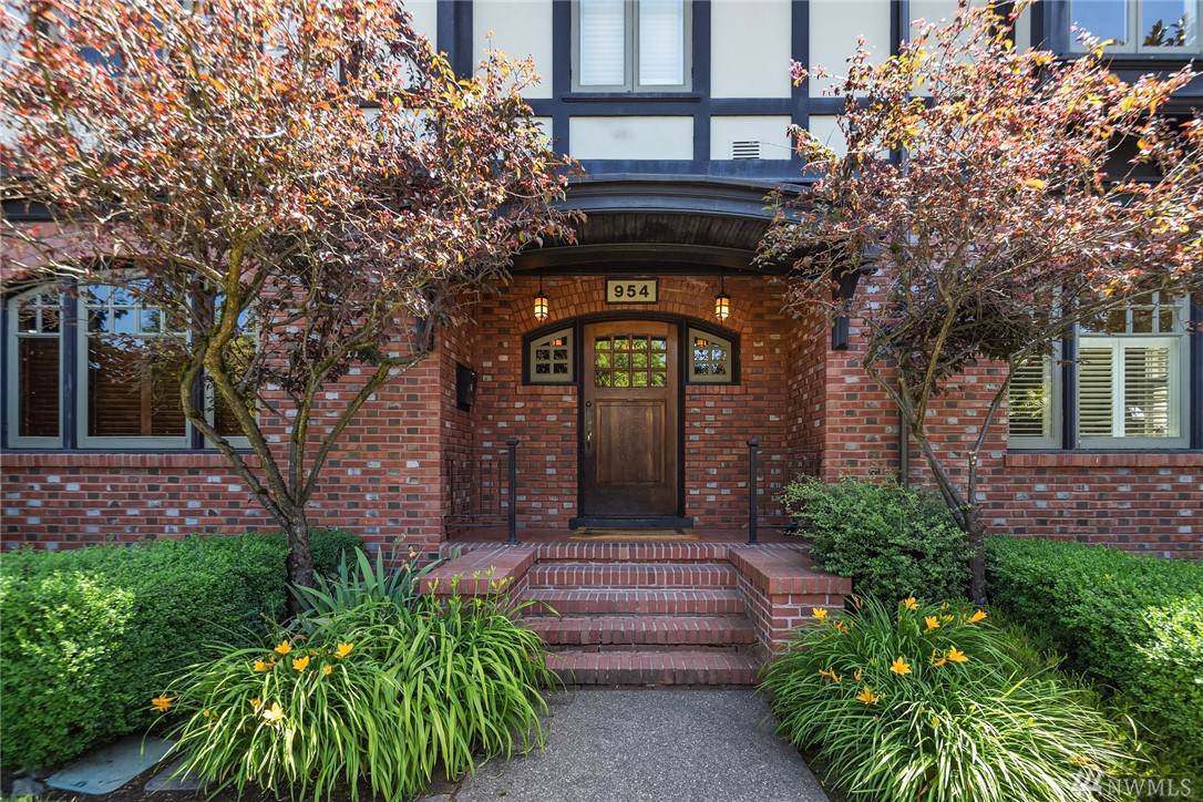 954 Broadway - Photo 1