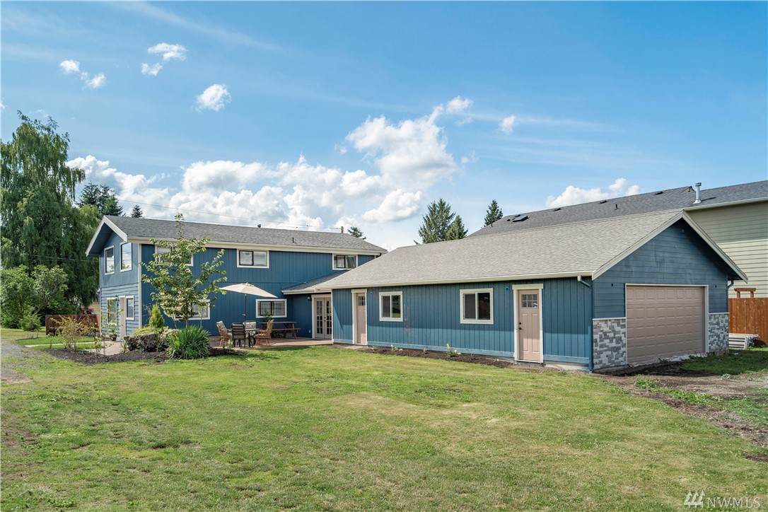 1070 Mason Ave - Photo 1