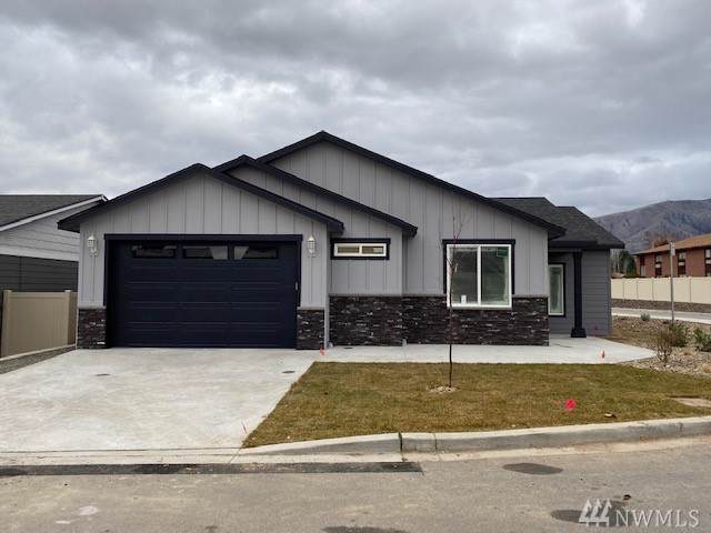 226 Pershing Cir - Photo 1